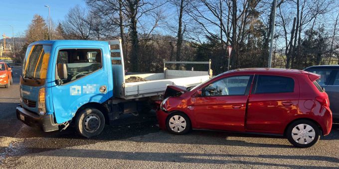 Neuhaus SG - Verletzte bei Kollision zwischen Auto und Lieferwagen