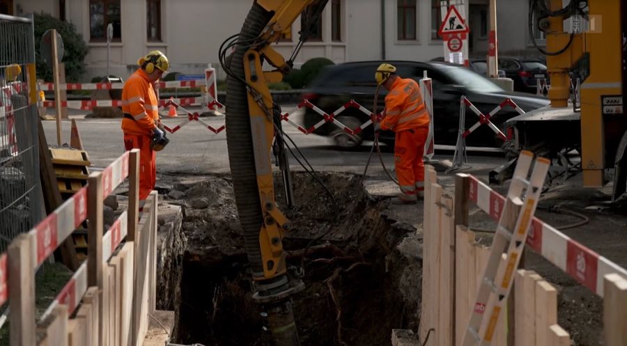 Jetzt ist Schluss damit – im Basel werden die Fernwärme-Rohre verlegt. Hier soll bald 115 Grad heisses Wasser zu den Haushalten in Basel-Stadt fliessen.