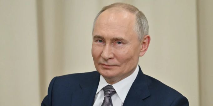 Liess einen Schamanen wegsperren, der ihm böse Geister austreiben wollte: der russische Machthaber Wladimir Putin. Wladimir Putin