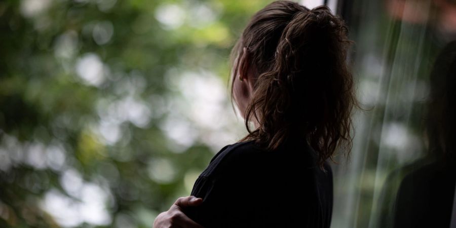 Einsamkeit erhöhe das Risiko unter anderem von Hirnschlägen und Herzinfarkten, Diabetes, Depressionen, Angstzuständen und Suizid. (Archivbild)