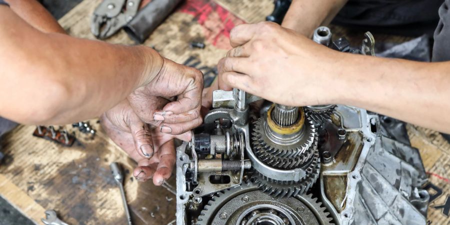 Die Reparatur eines Getriebes ist enorm kostspielig.