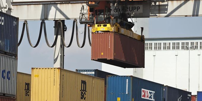 Die Aussichten für die Schweizer Wirtschaft bleiben weiterhin positiv. Dies zeigt das KOF-Konjunkturbarometer, das sich im vergangenen März weiter stabilisiert hat. (Archivbild) Die Aussichten für die Schweizer Wirtschaft bleiben weiterhin positiv. Dies zeigt das KOF-Konjunkturbarometer, das sich im vergangenen März weiter stabilisiert hat. (Archivbild)