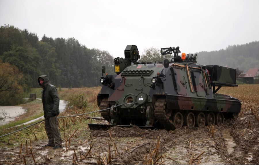 Rund 600 Soldaten packen bei den Aufräumarbeiten an.