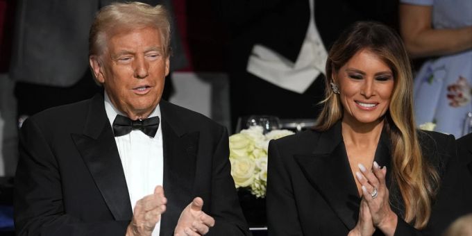 Donald und Melania Trump nehmen am jährlichen Abendessen der Alfred E. Smith Memorial Foundation am Donnerstag, 17. Oktober 2024, in New York teil. Donald und Melania Trump