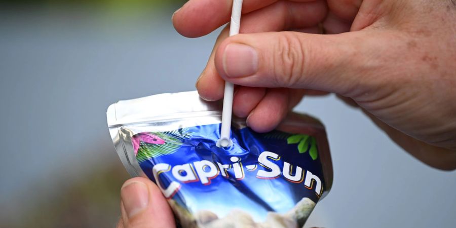 Caprisun will zum Plastikstrohhalm zurückkehren - und sammelt Unterschriften mit einer Online-Petition. (Archivbild)