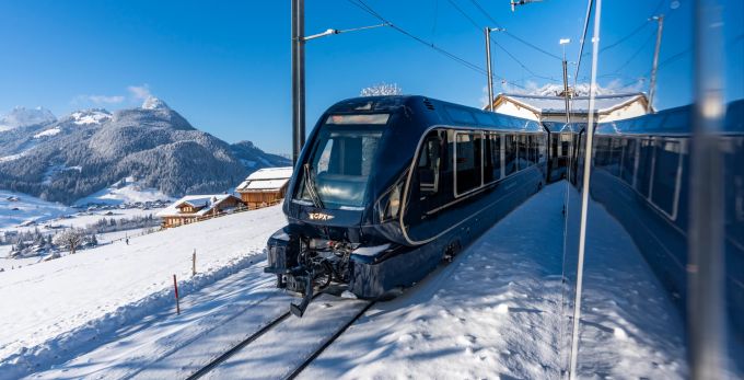 Zu jeder Jahreszeit lohnt sich eine Reise mit dem GoldenPanorama Express. Zug Winter