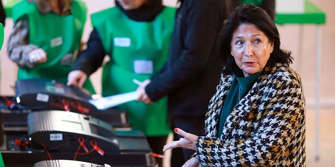 Die prowestliche Präsidentin Georgiens Salome Surabischwili akzeptiert das Wahlresultat nicht – und ruft zu Protesten auf. Salome Surabischwili Georgien