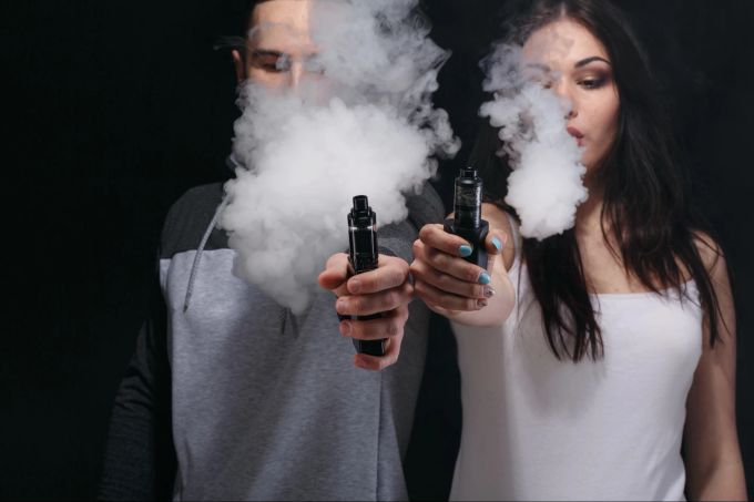 Immer mehr Teenager rauchen und trinken wieder. Jugendliche