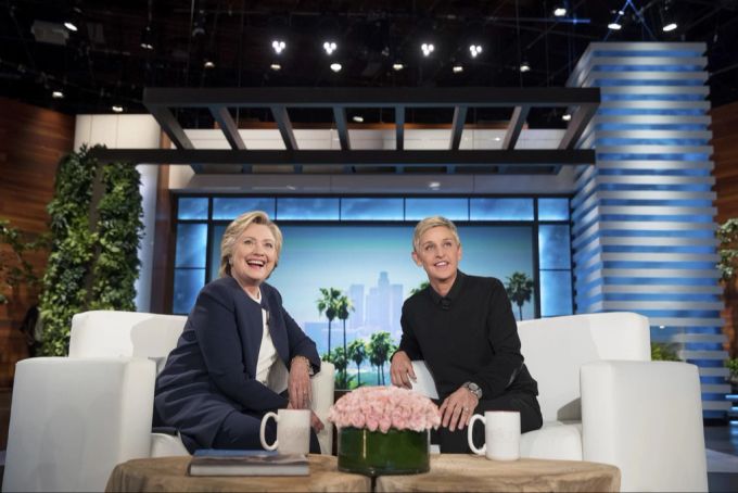 Auch Hillary Clinton, die 2016 gegen Trump antrat, hatte die DeGeneres in ihrer Show zu Gast. (Archivbild) Hillary Clinton Ellen DeGeneres