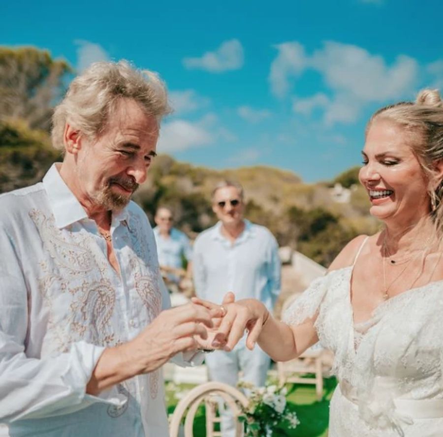 Gottschalk und seine Karina tauschen Eheringe aus.