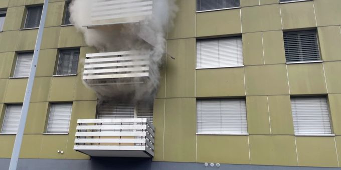 Oberkulm AG: Eine verletzte Person nach Brand in Wohnung. Oberkulm AG