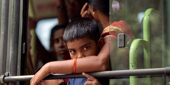 Die Rettungen fanden in abgelegenen Gebieten und unter schwierigen Umständen statt. (Symbolbild) Indien Kind Mutter