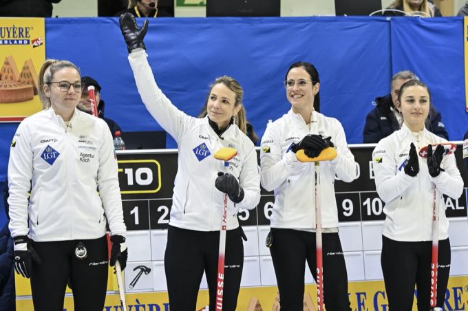 Wieder Europameisterinnen: Alina Pätz, Skip Silvana Tirinzoni, Carole Howald und Selina Witschonke (vlnr). Curling