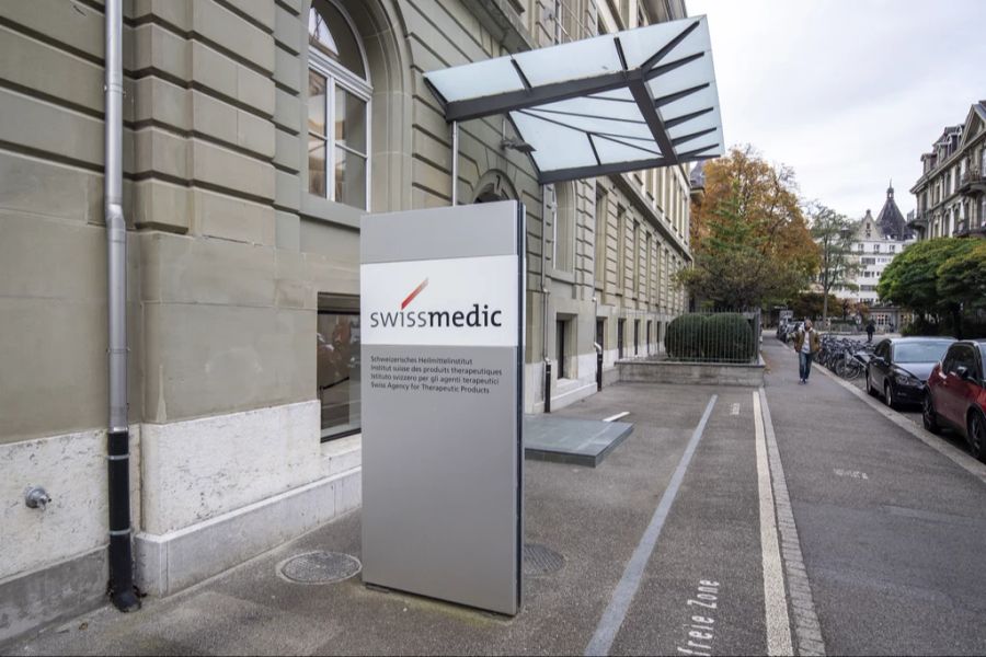 «Es ist (...) in der Schweiz nicht erlaubt, abgelaufene Hygienemasken weiterzuverkaufen», sagt Swissmedic. Hier der Hauptsitz in Bern.