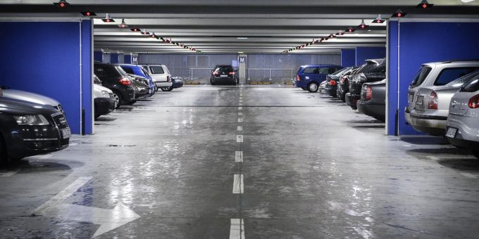 Ein Mädchen (6) ist in einer Garage schwer verletzt worden. (Symbolbild) Garage