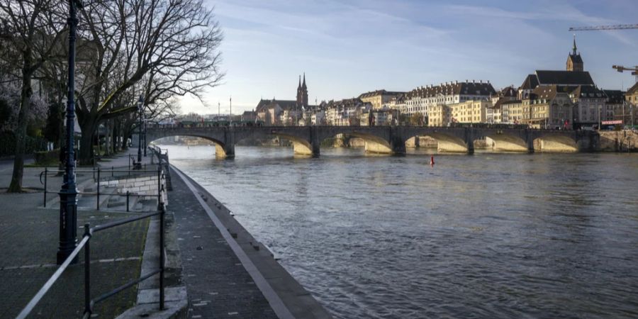Basel Unterer Rheinweg