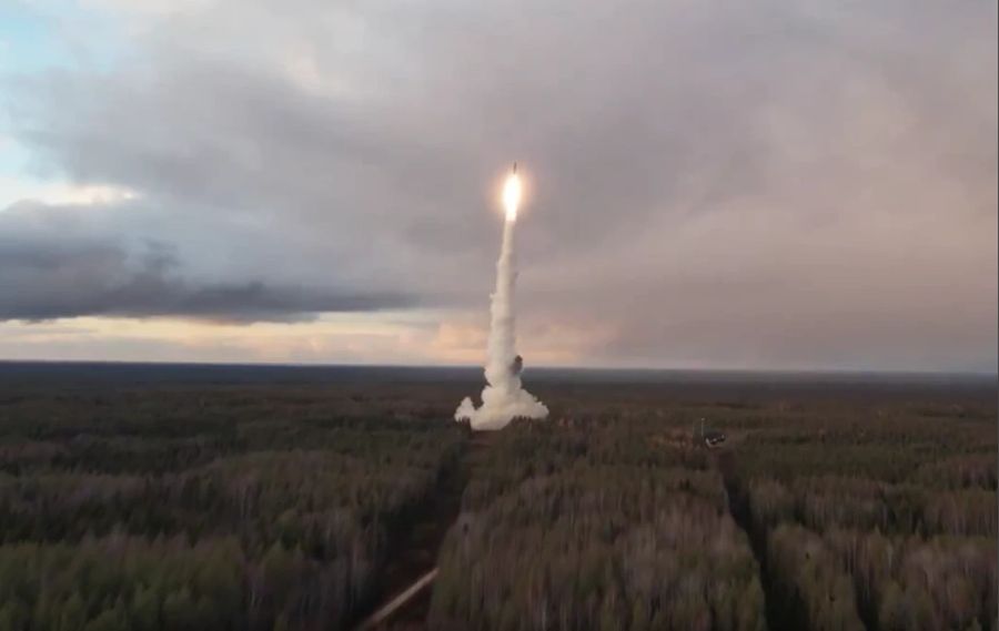 Ein Teil der Raketen wurde vom Kosmodrom Plesetsk im Nordosten Russlands abgefeuert.