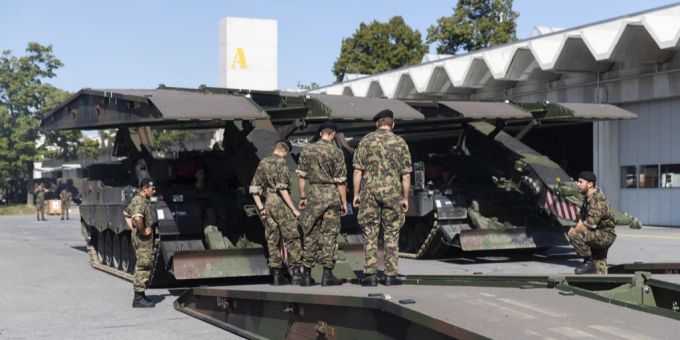 Rekruten der Schweizer Armee in Thun. 1,5 Milliarden Franken beantragt der Bundesrat für Rüstungsgüter, weitere 185 Millionen Franken für Armee-Immobilien. (Archivbild/Symbolbild) Rekrutenschule