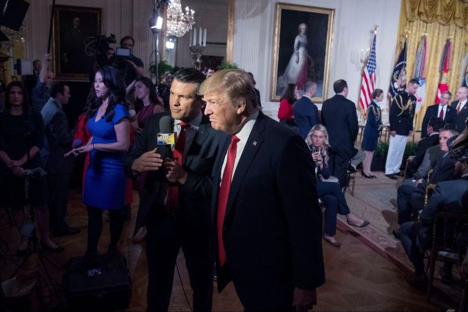 Donald Trump will Pete Hegseth vom Fox-Moderator zum Verteidigungsminister machen. Pete Hegseth Donald Trump