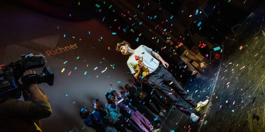 Wer überzeugt am meisten? Am 19. April wird die Schweizer Meisterin oder der Schweizer Meister im Poetry Slam 2026 erkoren.