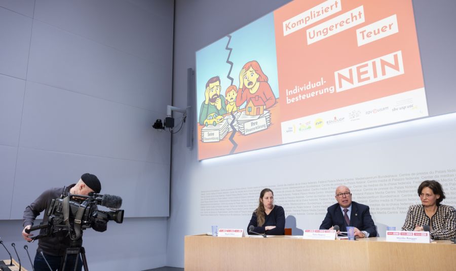 Die Mitte will an ihrer eigenen Initiative für die Abschaffung der Heiratsstrafe festhalten.