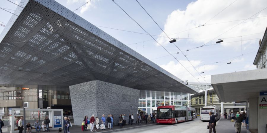 Die Busstation am Bahnhofplatz am Hauptbahnhof in Winterthur. (Archivbild)