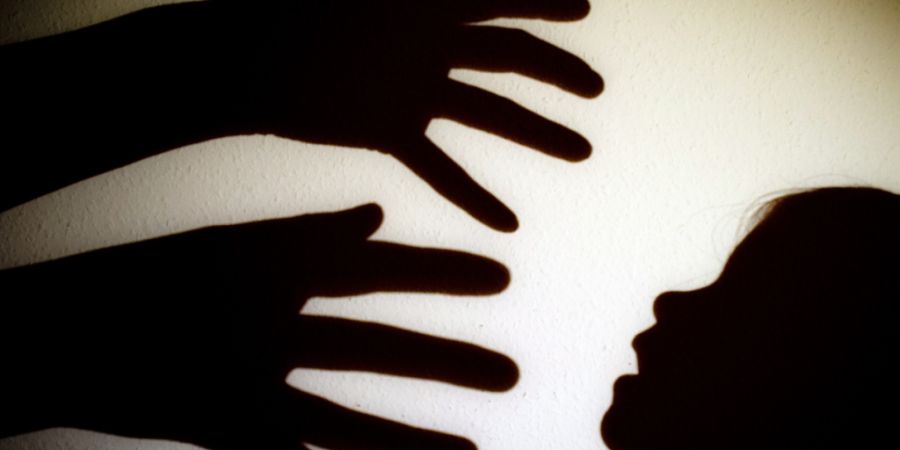 Basler Schulen sollen mit obligatorischen Präventionsprogrammen die Kinder dafür sensibilisieren, bei Fällen sexueller Gewalt Hilfe zu holen. (Symbolbild)