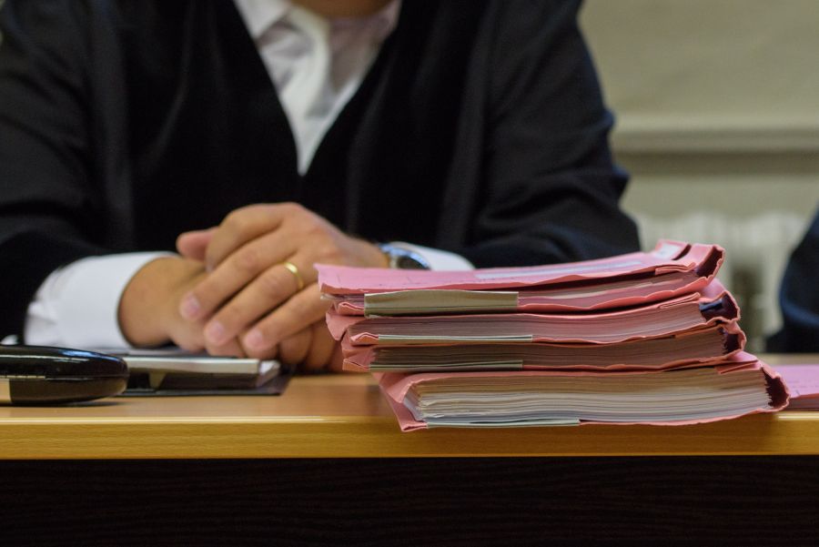 Die Anwälte haben vollständige Akten-Einsicht – und ihnen wird keine Schweigepflicht verordnet.