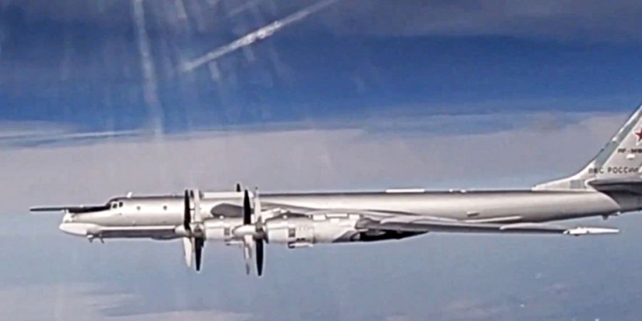 HANDOUT - Ein Bomber der russischen Luftstreitkräfte vom Typ Tupolew Tu-95. Foto: Uncredited/Russian Defense Ministry Press Service/dpa/Archivbild - ACHTUNG: Nur zur redaktionellen Ver...