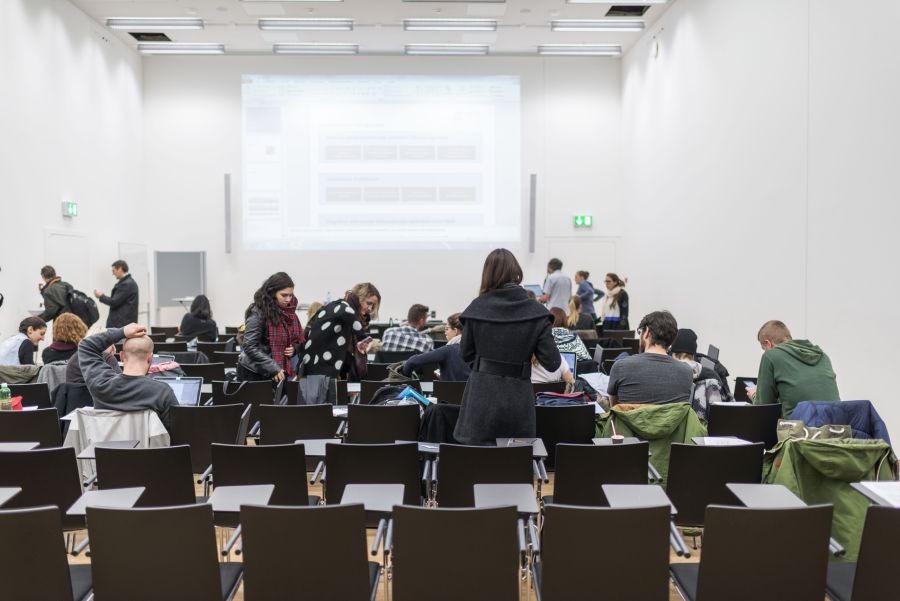 Viele Studierende üben deshalb einen Nebenjob aus, um ihre Semestergebühren, die Miete sowie Verpflegung bezahlen zu können.