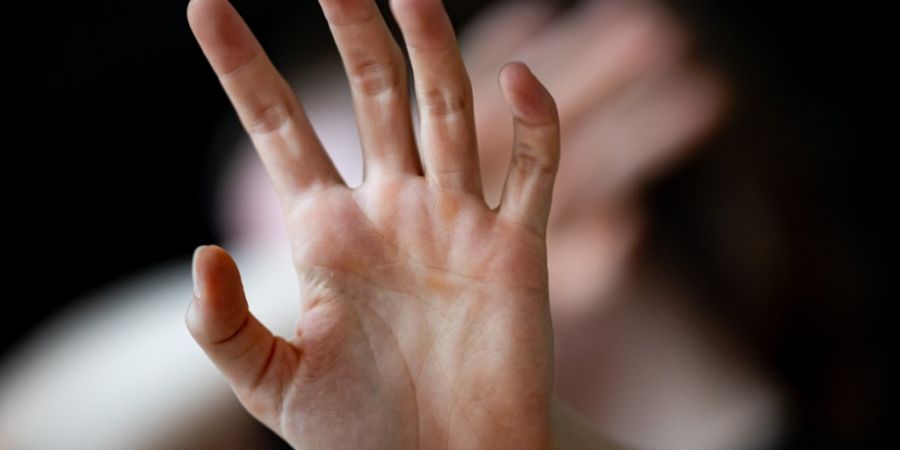 Der Kanton Zürich führt definitiv «Forensic Nurses» ein. Diese Pflegefachpersonen sichern Spuren nach Sexualdelikten und häuslicher Gewalt. (Symbolbild)