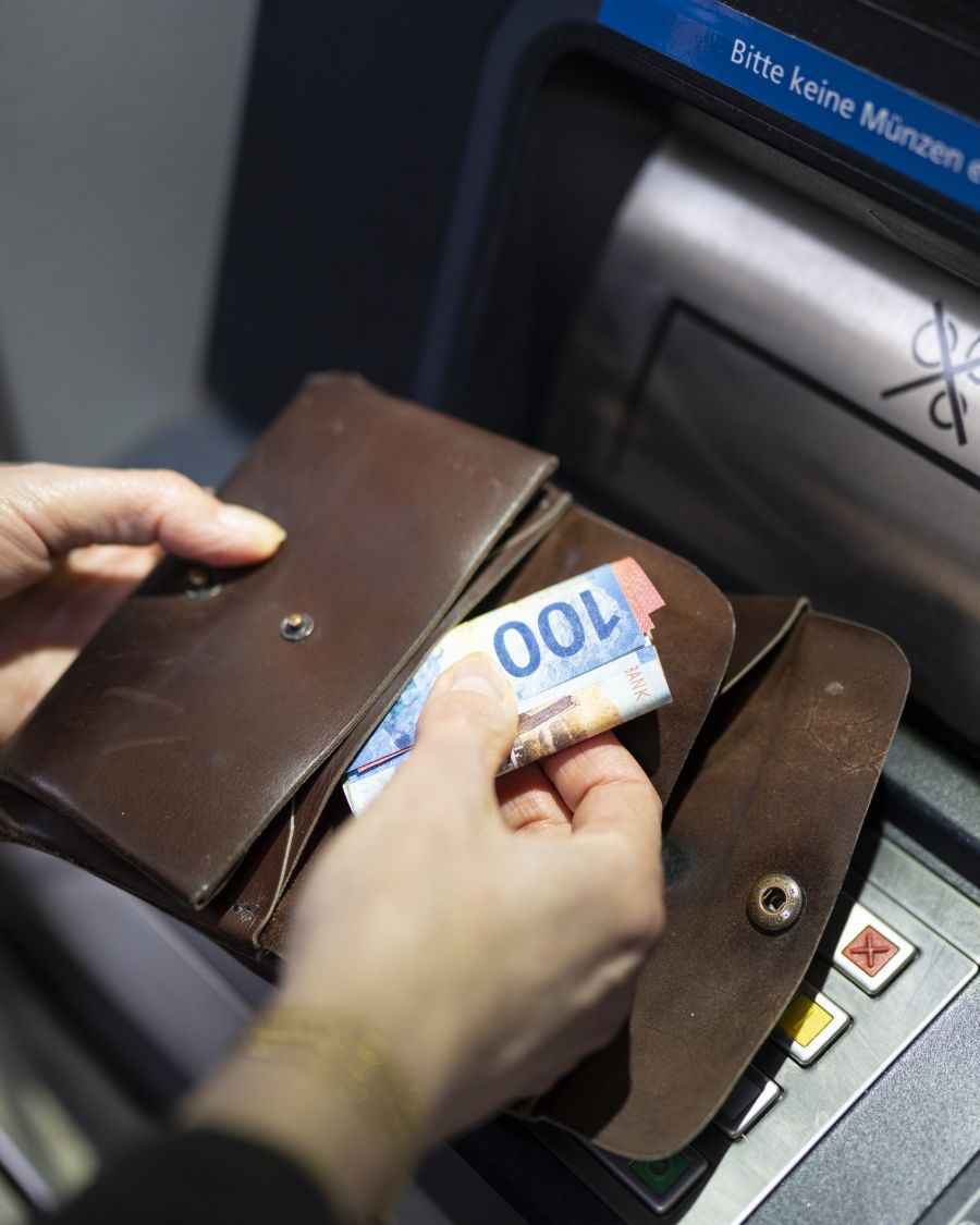 Der Iran-Krieg könnte sich auch in Schweizer Porte-Monnaies bemerkbar machen.