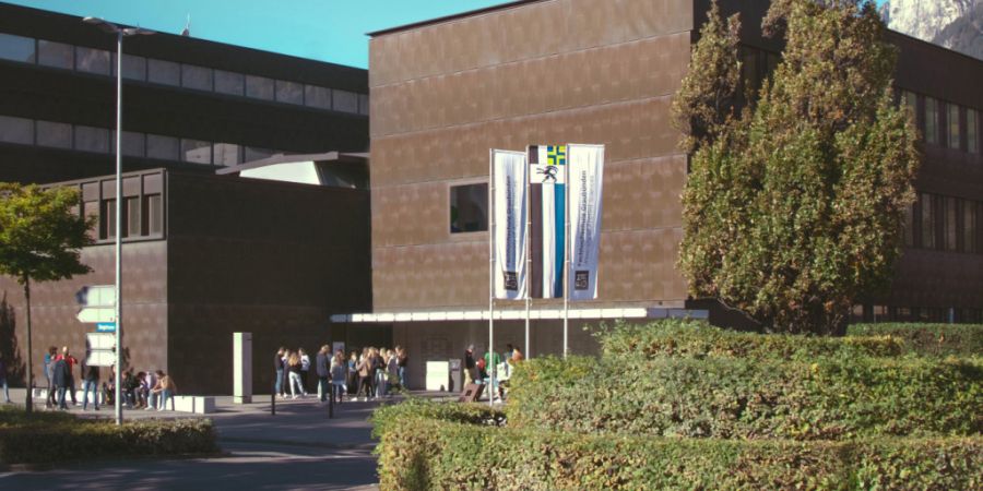 Die Schülerinnen und Schüler der Fachhochschule Graubünden tun sich bei der Wohnungssuche schwer.