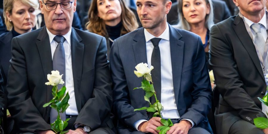 Für Parmelin widerspiegelt sich in den Worten «undenkbar, unaussprechbar, unsichtbar» die Fassungslosigkeit, die die Schweiz angesichts der Katastrophe immer noch empfinde, sagte der B...