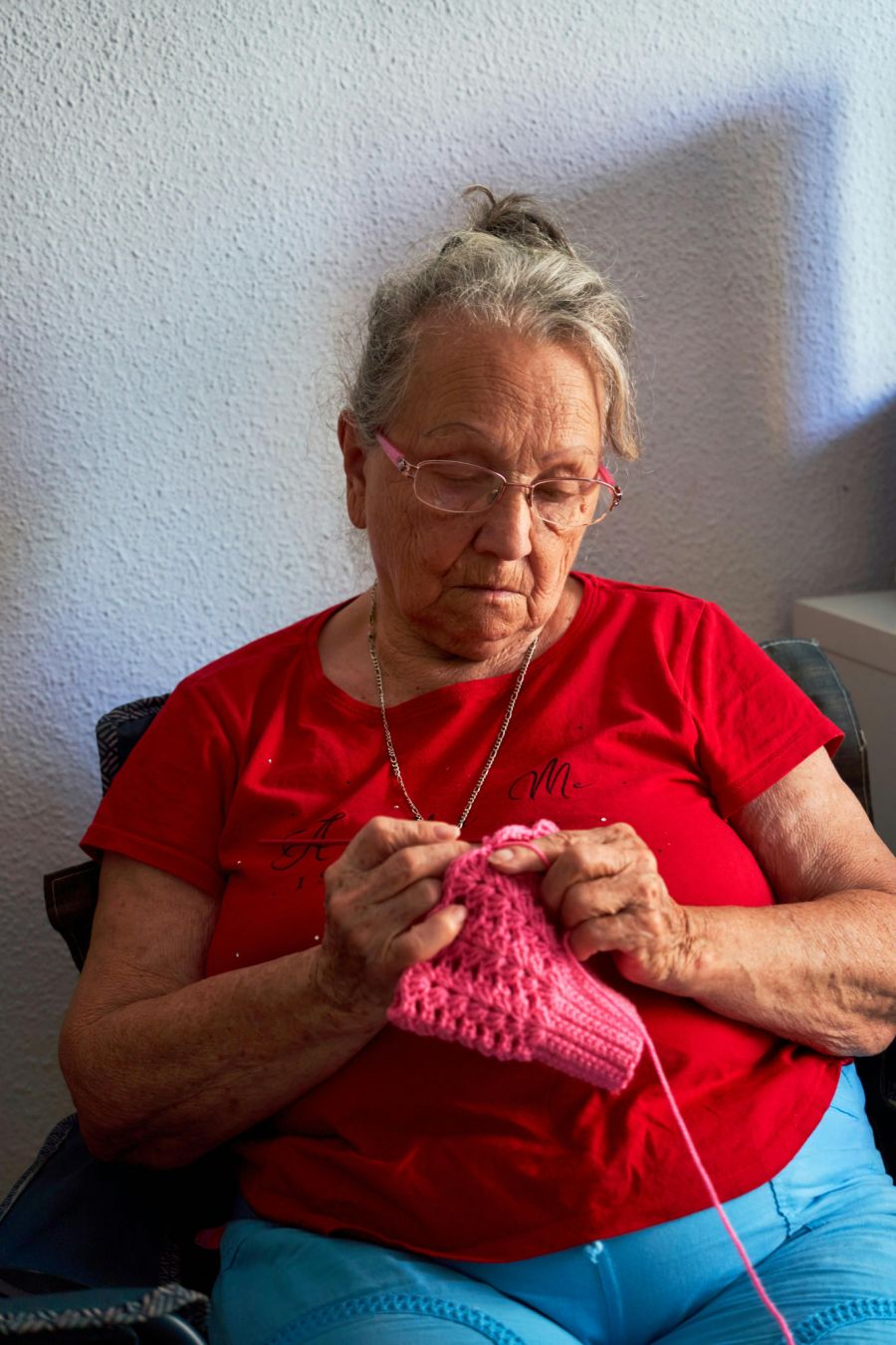 Die Grossmutter hat ein graues Ribeli, strickt und bäckt Kuchen: Damit können sich laut Generationenforscher François Höpflinger viele Babyboomer nicht identifizieren.