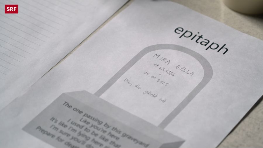 Die Radio-Moderatorin beschriftet ihren Grabstein.