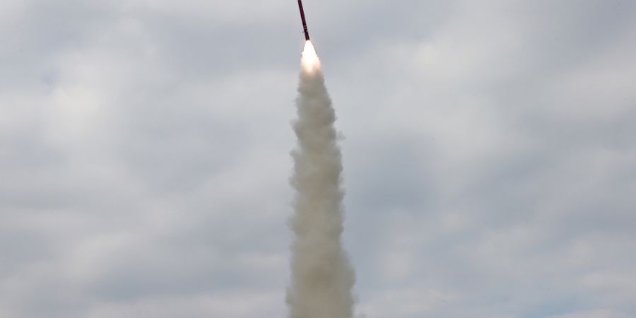 HANDOUT - Die von der staatlichen nordkoreanischen Nachrichtenagentur KCNA am 29.10.2025 zur Verfügung gestellte Aufnahme zeigt nach Angaben von KCNA einen Testabschuss von strategisch...