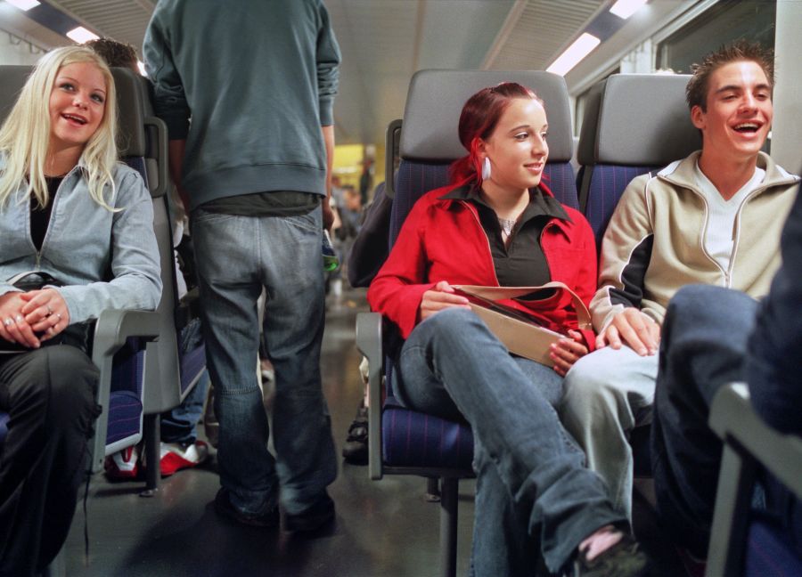 In der Schweiz gilt für Reisende mit gültigem Ticket lediglich die Transportpflicht.