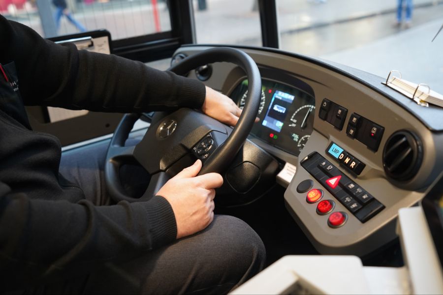 Die 58-jährige Jette Jensen ist seit Jahren zuverlässige Busfahrerin in Dänemark.