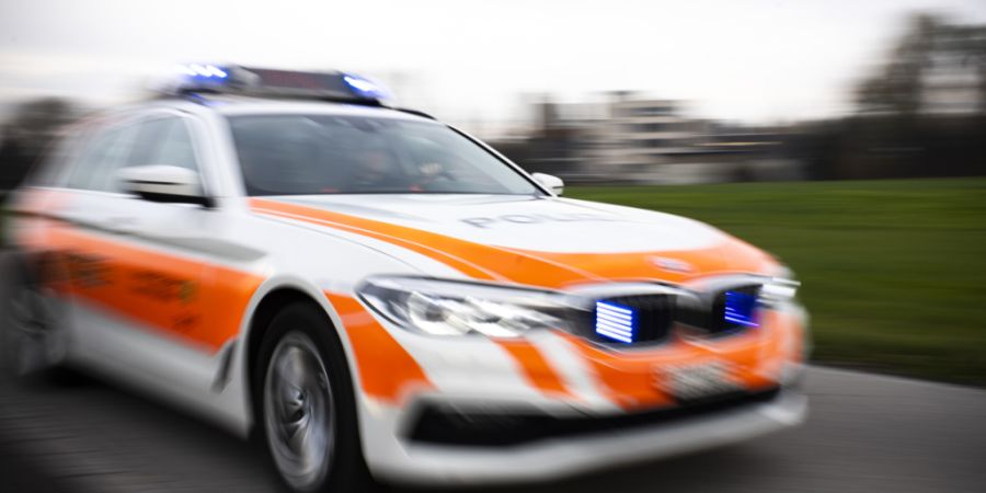 Die Kantonspolizei St. Gallen rückte am Montagmorgen wegen einem Tankstellenüberfall nach Ricken aus. (Symbolbild)