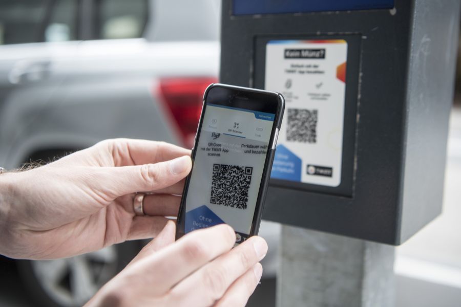 Eine Zürcherin erhält eine Busse, obwohl sie  ihre Parkgebühr durch Scannen eines QR-Codes mit Twint bezahlt hat. (Symbolbild)