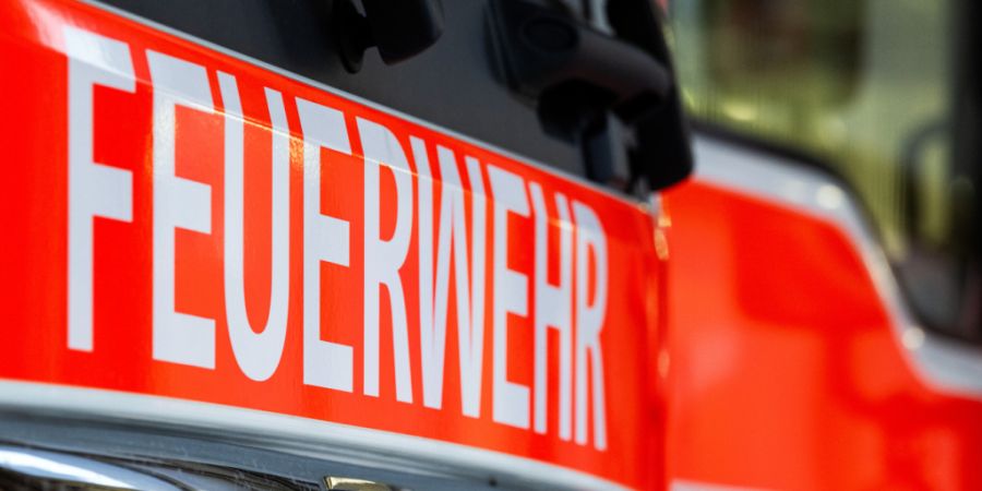 Im freiburgischen Villars-sur-Glâne hat ein 15-Jähriger mutmasslich einen Brand im Keller eines Wohnhauses gelegt. (Symbolbild)