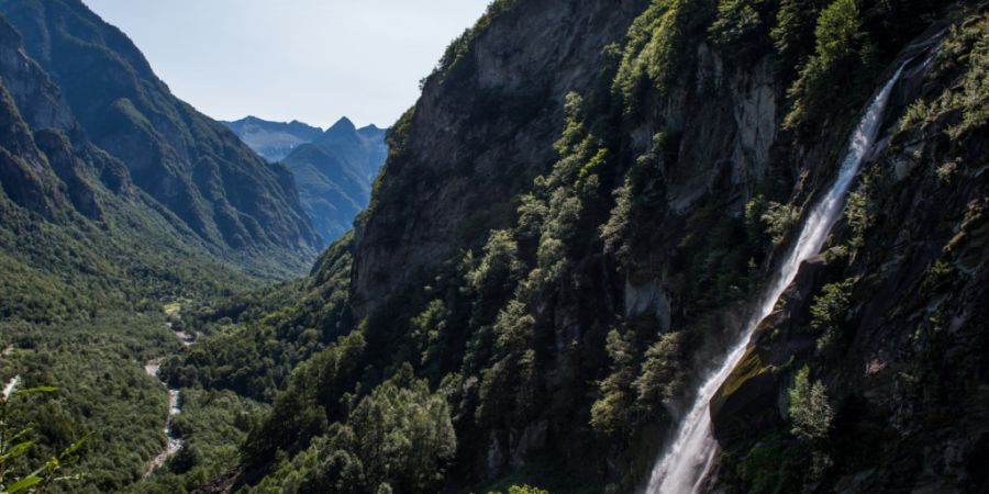 Die Leiche eines in den Bergen oberhalb des Bavonatals (im Bild) ums Leben gekommenen Piloten konnte nach knapp einem Monat geborgen werden. (Archivbild)