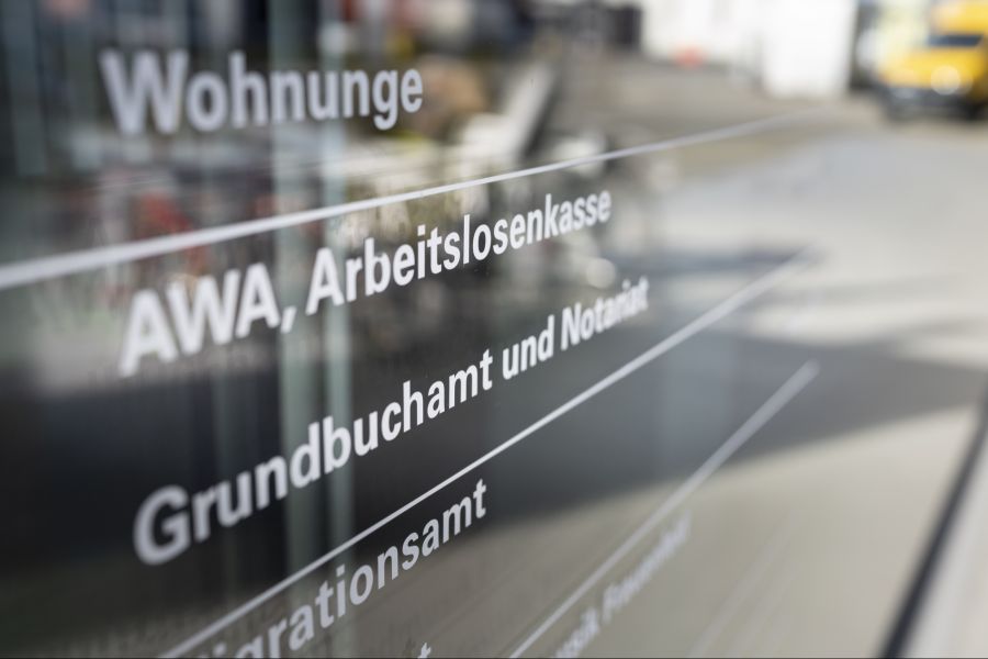 Im Vergleich zum Februar ist das ein Rückgang von rund 5000 Personen oder 0,1 Prozent.