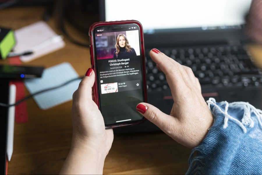 Die häufigste private Aktivität beim Arbeiten ist der Konsum von News vor privaten Unterhaltungen.