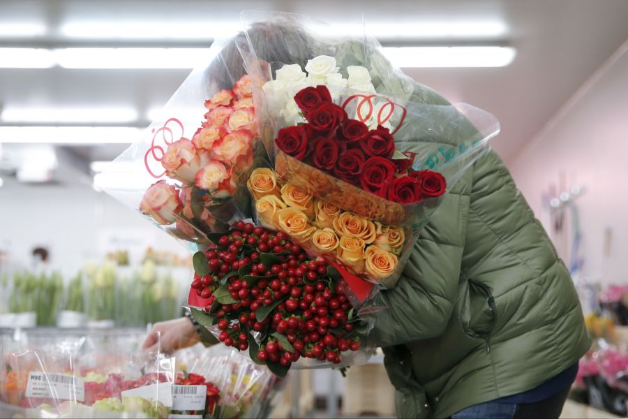 Da der Tag der Liebenden in diesem Jahr auf einen Samstag fällt, erwartet die Blumenbranche einen sehr guten Valentinstag. (Archivbild)