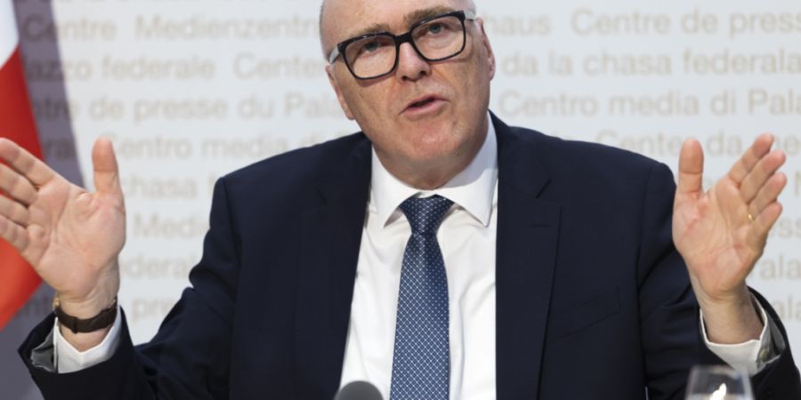 Bundesrat Martin Pfister hat im Interview mit der «SonntagsZeitung» die kriegsführenden Länder namentlich kritisiert. (Archivbild)