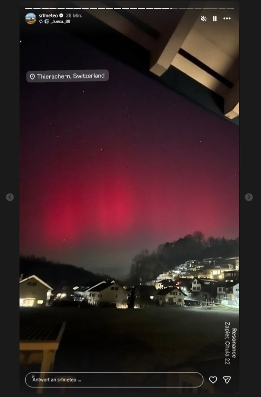 Auch im Berner Oberland waren die Polarlichter zu sehen. Hier in Thierachern BE.