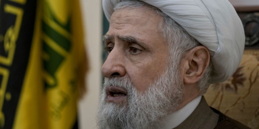 ARCHIV - Hisbollah-Chef Naim Kassim. Foto: Bilal Hussein/AP/dpa/Archivbild