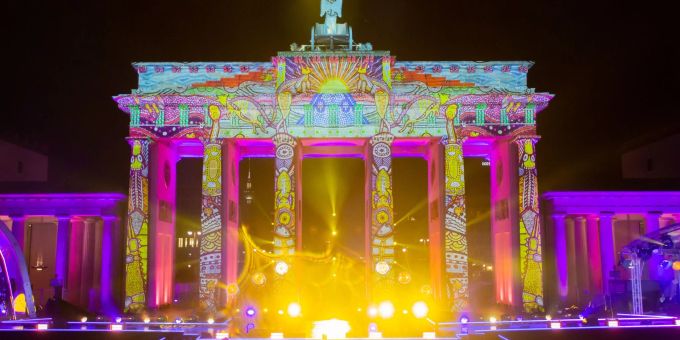 Berlin - Silvester am Brandenburger Tor mit Scorpions und Calum Scott
